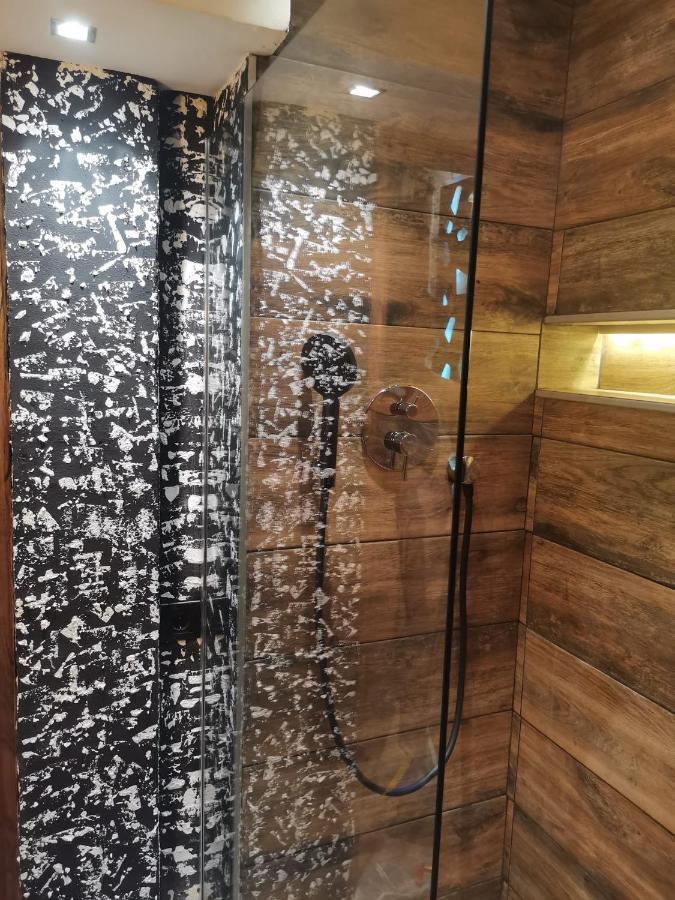 Studio Apartman Black & White Centar Sarajevo Free Parking ภายนอก รูปภาพ